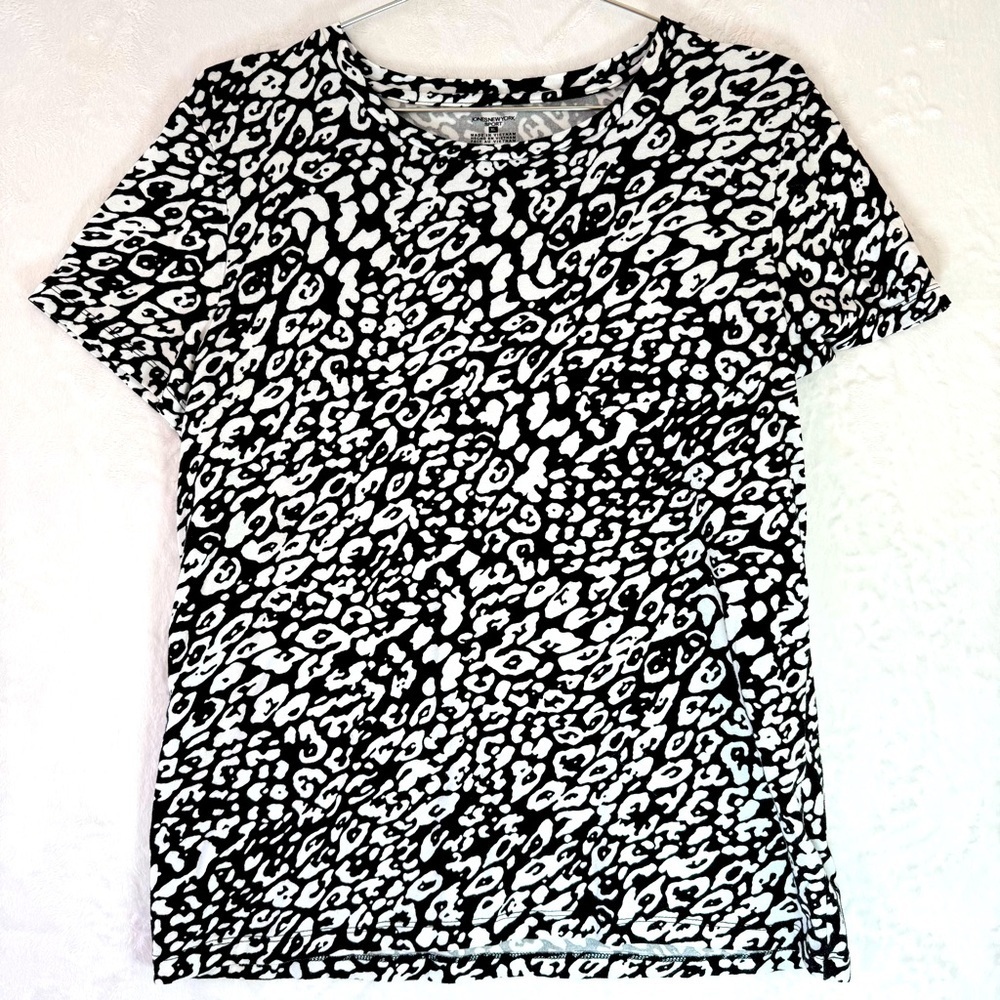 Jones New York Sport Black & White Leopard Print Short Sleeve Tee Long Slim Cut